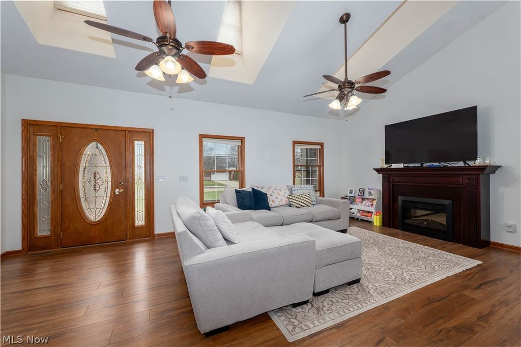 Photo of 407 31st Street SW, Barberton, OH 44203 (MLS # 5191943)