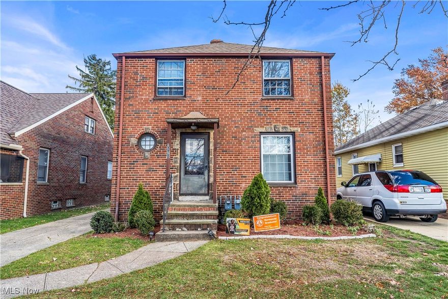 6151 Wareham Dr | UP, Parma - Spacious 2-bed 1-bath multi-family home! //
 
$ 1,040 rent / $ 1,040 deposit //
$55 application fee per adult //
1-2 pets OK in this unit. After application pre-approval, a PetScreening is required for any animals to proceed with one of our properties; a PetScreening affidavit is still required if you have no pets. (Some breed restrictions apply per HUD guidelines). //
NO SMOKING //
1 time $169 non-refundable set up fee paid at lease signing //

$35/month required resident benefit package; can include personal property/liability insurance for an additional $10/month for $45/month total. //

After application Pre-Approval 1 applicant per household application is required to fill out a PetScreening application, before being about to proceed with placing a Reservation Fee for one of our properties. You will receive a pre-approval for your application and in order to proceed, the PetScreening is required. Even if you have NO pets - this application must be filled out. One time, non-refundable pet fee of $250-600 per animal applies to all pets & must be paid before or when you pay your first month rent. (No fee for qualified assistance animals). //

Our application is processed through secure site: Findigs, and they require ID and income verification. Without this, your application will not be processed. They offer 24/7 chat support on their application directly if you have any questions. //

BEDROOMS:2 //
BATHROOMS:1 //
APPLIANCES PROVIDED: Fridge and stove //
UTILITIES / RESIDENT RESPONSIBILITY: Resident pays gas and electric and is responsible for snow removal. //

Serious inquiries only.