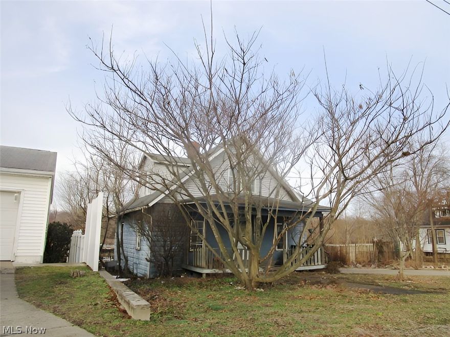 Diamond in the rough! Perfect for the investor or handyman. Needs work but is priced to sell! Is a blank canvas to use your vision to turn this into a gem! Older home that is waiting to be turned back into a beautiful home. Located minutes from everything!