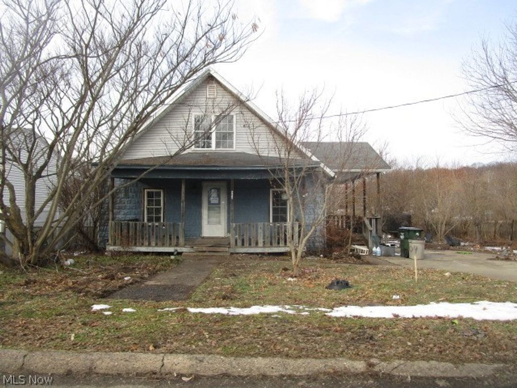 Photo of 804 Hocking Road, Belpre, OH 45714 (MLS # 5187050)