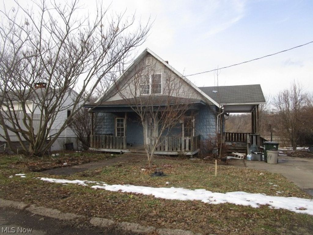 Photo of 804 Hocking Road, Belpre, OH 45714 (MLS # 5187050)