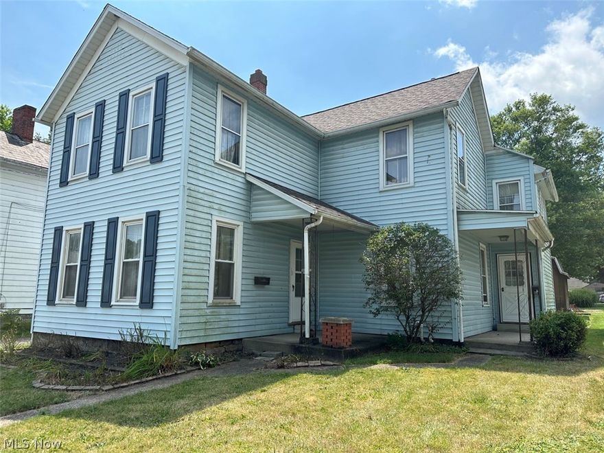 Welcome to your new home, where versatility meets comfort! This beautifully maintained 4-bedroom, 2-bathroom duplex offers endless possibilities. Whether you're looking to generate extra income or need a spacious single-family home, this property has it all.
•Dual Living Options: Perfect for multi-generational living, renting out one side for additional income, or easily combining both units into a spacious single-family home.
•Income Potential: Rent out one unit to help pay your mortgage or use the extra space for guests, a home office, or a hobby room.
•Flexibility: Easily combine both units into a single-family home to accommodate your growing family or create your dream living space.
•Well-Maintained: Move-in ready with recent updates. This home has had a new roof and electrical updates in 2014, new water tanks in 2021, new appliances in 2017, and new tile bathroom in 2015. Don't miss out on this unique opportunity to own a versatile property that adapts to your needs. Call your favorite agent today to schedule a viewing and see the potential for yourself!