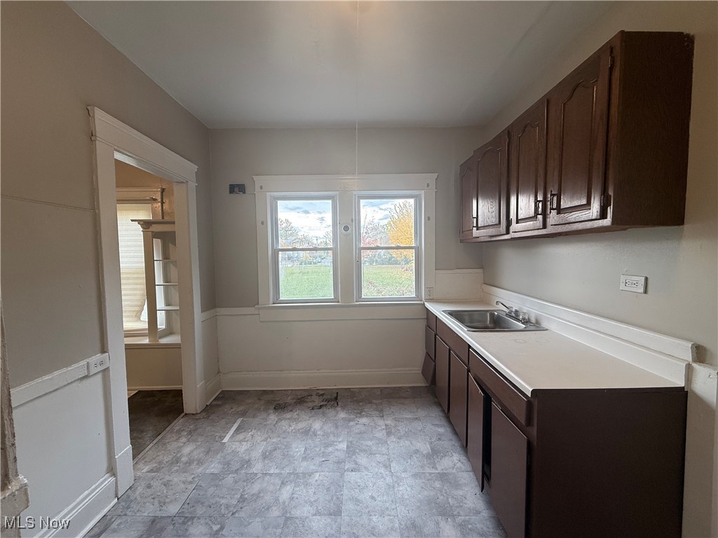 E Q Potters Sub - Residential Lease