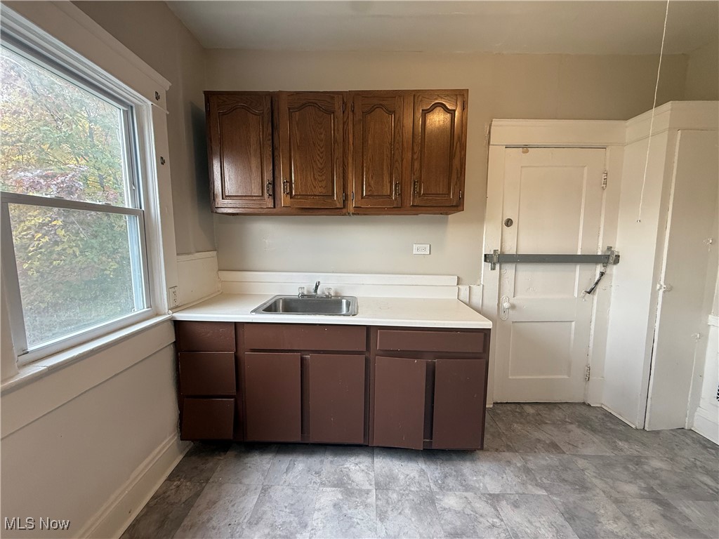 E Q Potters Sub - Residential Lease