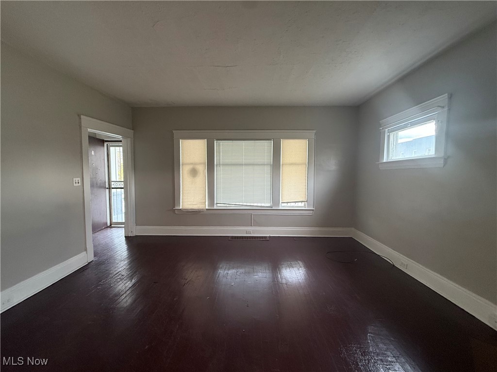 E Q Potters Sub - Residential Lease