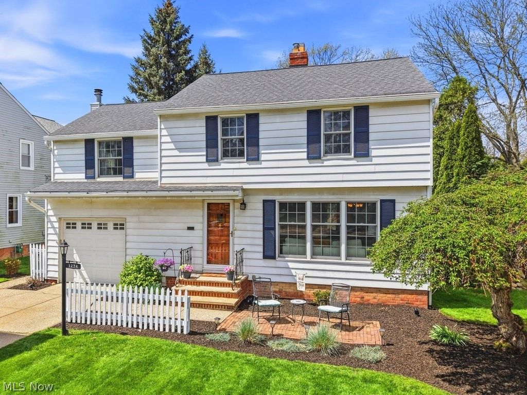 Photo of 1274 Croyden Road, Lyndhurst, OH 44124 (MLS # 5196593)