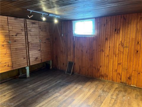 Tiny photo for 199 Garfield Avenue, East Palestine, OH 44413 (MLS # 5141989)