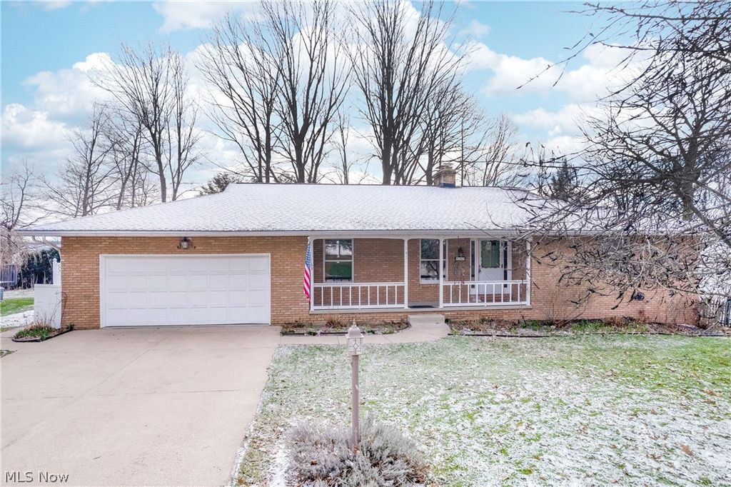 Photo of 537 Park Ridge Drive, Munroe Falls, OH 44262 (MLS # 5186354)