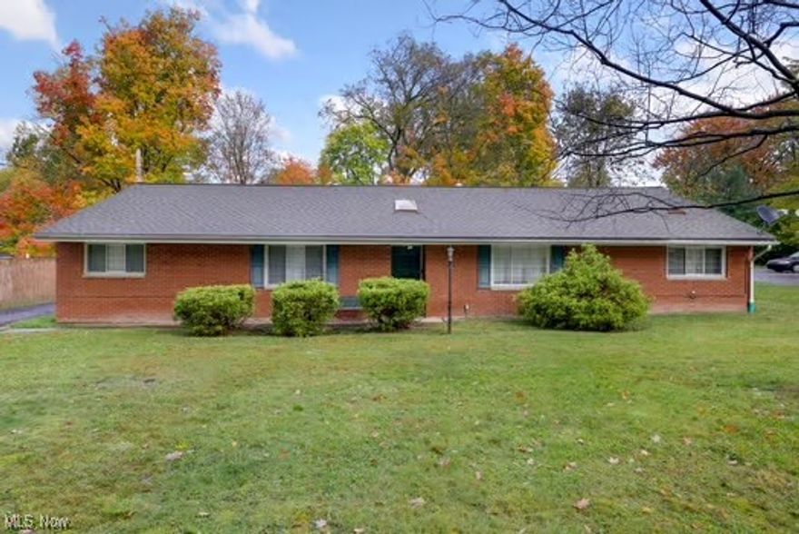 --IN DESIRABLE HUDSON, NOT ON MAIN BUSY ROAD & LOTS OF GREEN SPACE--1379 BARLOW ROAD, APARTMENT #2, HUDSON, OHIO 44236--PART OF: ALL-BRICK 4-UNIT; TRUE ALL FIRST-FLOOR RANCH STYLE LIVING (LITERALLY NO STEPS & OR STAIRS)--THIS UNIT IS 1 OF 4 ONE-BEDROOM UNITS; ALL 4 UNITS HAVE OWN PRIVATE, SECURE ENTRANCE. HOME FEATURES LARGE 15 X 14 LIVING ROOM WITH PICTURE WINDOW & 3 X 3 COAT CLOSET OFF FRONT DOOR; FULLY APPLIANCED 8 X 6 KITCHEN (GAS STOVE, FRIG, SINK, CABINETS, ETC); LARGE, SEPARATE 15 X 11 BEDROOM W/ 2 WINDOWS, LARGE 6 X 5 WALK-IN CLOSET (BUILT-INS, CLOTHES RACKS, ETC) & 7 X 5 FULL BATH (BATH TUB/SHOWER, VANITY, WATER BOWL) OFF IT. WASHER & DRYER IN HALL. HOME INCLUDES BEAUTIFUL, TREED, GREEN AREAS IN BOTH FRNT & REAR YARDS. UNIT OVERLOOKS GORGEOUS FRONT YD; INCLUDES USE OF FRONT & REAR YDS. SECURE FRONT & REAR ENTRANCES. INTERIOR & EXTERIOR SECURITY LIGHTS. OWNER PAYS FOR WATER, HOT WATER, SEWER & TRASH REMOVAL. OWNER ALSO MAINTAINS LANDSCAPING & SNOW REMOVAL. TENANT RESPONSIBLE FOR GAS, ELECTRIC, CABLE (OPTIONAL), PHONE (OPTIONAL), ETC. NO SMOKING. NO PETS. $1,050 PER MONTH + $1,050 SECURITY DEPOSIT. 1 YEAR LEASE PREFERRED. *CREDIT & BACKGROUND CHECK (RENTAL QUALIFICATION CHECKLIST: -$50 APPLICATION FEE PER ADULT OCCUPANT. -MINIMUM CREDIT SCORE: 600+ -NO RECENT BANKRUPTCY. -NO EVICTION HISTORY & NO CRIMINAL HISTORY INVOLVING SEX, DRUGS & OR VIOLANCE. -STABLE EMPLOYMENT-MUST PROVIDE CURRENT PAY STUBS -MONTHLY GROSS INCOME MUST BE AT LEAST >= 2.5 X MONTHLY RENT). FIRST MONTH'S RENT PLUS (+) ONE MONTH'S WORTH OF RENT FOR SECURITY DEPOSIT, RENTERS INSURNACE, & TRANSFERRED UTILITIES ALL REQUIRED & OR DUE UP FRONT BEFORE MOVE-IN. 2 MINUTES TO HISTORIC DOWNTOWN HUDSON & 6-7 MINUTES TO ROUTE 8 (CLEVELAND/AKRON) VIA TEREX ROAD TO ROUTE 303 & OR TEREX RD TO HUDSON DR TO SEASONS RD. AGENT OWNED. THIS MEANS THE LISTING AGENT IS BOTH A LICENSED REAL ESTATE AGENT W/ THE STATE OF OHIO & IS THE OWNER. A GREAT OPPORTUNITY FOR ALL 1ST FLOOR LIVING IN HUDSON. MAKE IT YOURS TODAY!
