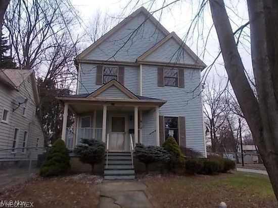 A large home in good condition, with a bedroom and full bath on the first floor and three bedrooms and a full bath upstairs. Modern kitchen; tall (9') ceilings; central air conditioning; fenced front yard; deck in back. Above the garage you'll find a craft room or office. Close to schools and downtown. Move in and enjoy!