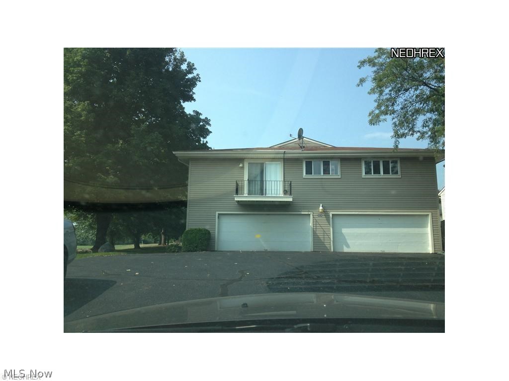 Don't miss out on this fabulous condo for rent in Uniontown, right on the fairway at Ohio Prestwick Country Club and has
access to the country club's amenities. Great one level layout, on the second floor, with attached garage access and extra
storage in the garage. Washer and dryer included, along with stove, refrigerator and dishwasher. Freshly painted and with
hardwood floors through out the bedrooms, living and dining rooms. Views of the golf course from every window! This will go
fast, act now to secure your showing! No pets, no section 8. All adult occupants must apply online for a credit/ background/ eviction history. $35 application fee.