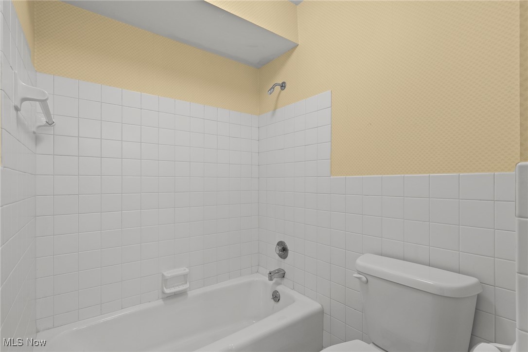 Acacia on the Green Condo - Residential