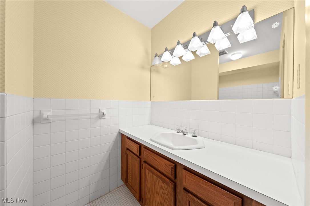 Acacia on the Green Condo - Residential