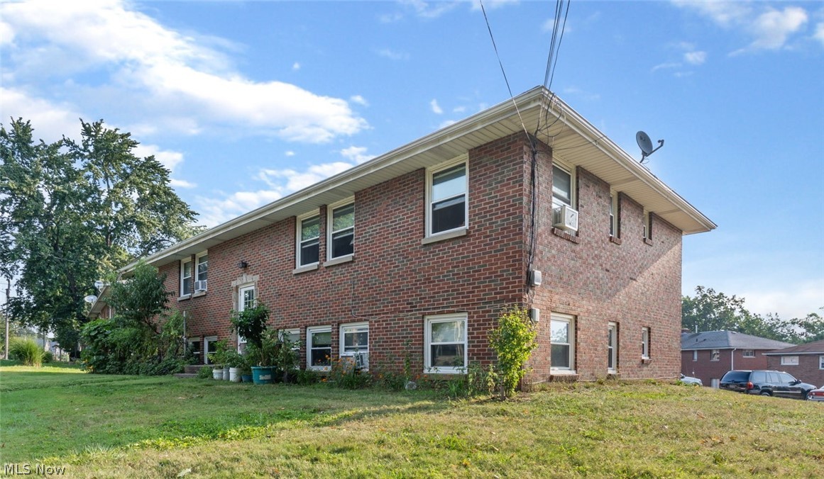 Brick 4-Unit in Cuyahoga Falls! Separate Utilities. 100% occupied. Gross Income $24,840. 1 furnace, 2 hot water tanks, and all 5 Electrical panels have been replaced since 2015.
Open House Monday Oct 11th 11am-1pm