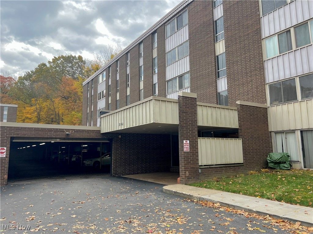 Photo of 3068 Kent Road #105C, Stow, OH 44224 (MLS # 5170047)