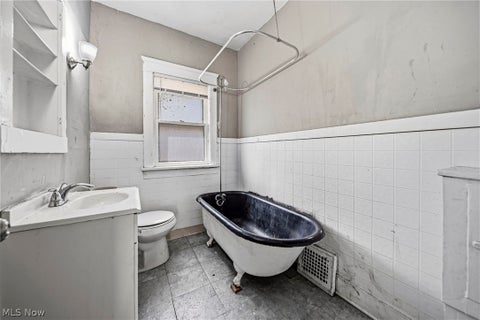 Tiny photo for 406 E 148th Street, Cleveland, OH 44110 (MLS # 5241773)