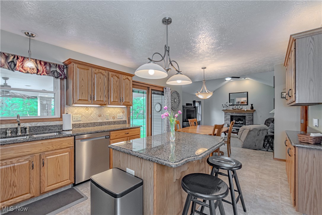 582 Blackberry Circle, Brunswick, Ohio image 6