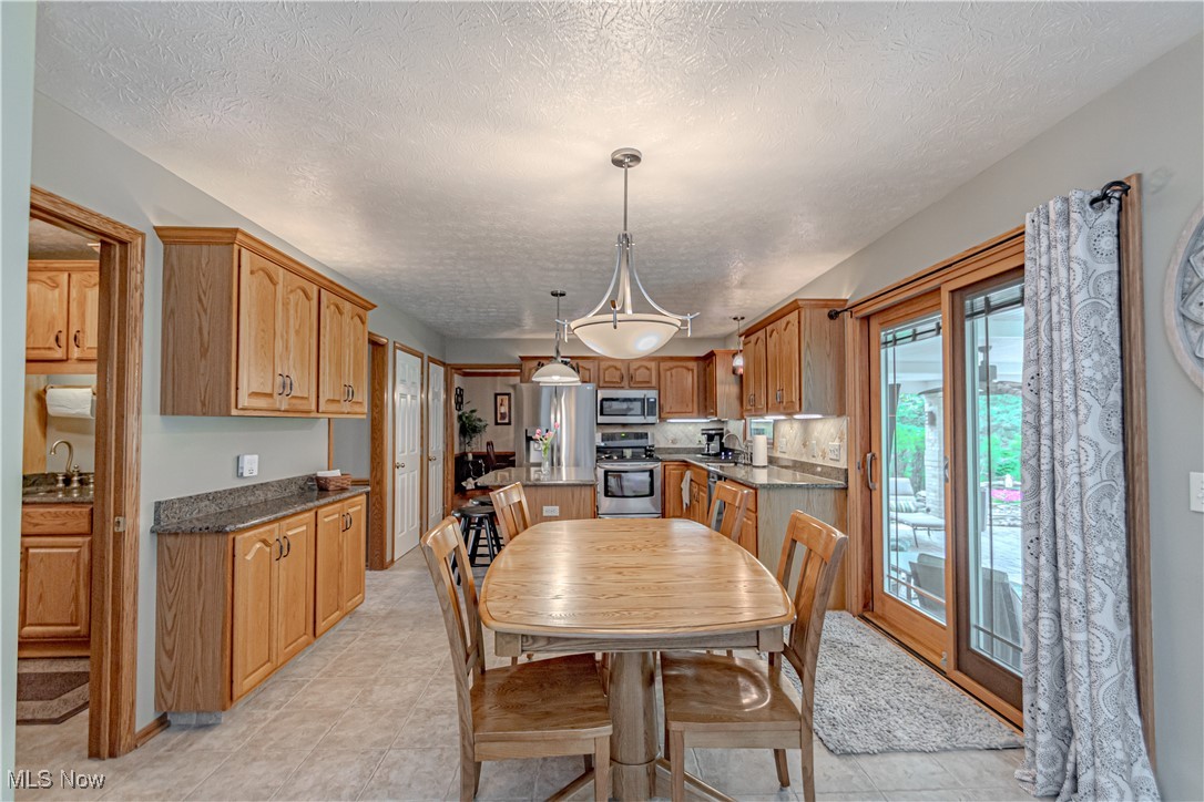 582 Blackberry Circle, Brunswick, Ohio image 9