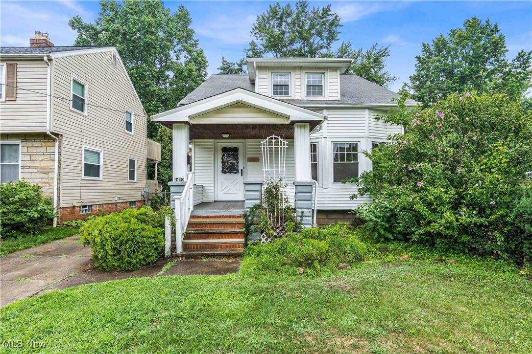 1490 Felton Rd, South Euclid - Spacious 4 bed 2 bath single family home! //
$ 1550 rent / $ 1550 deposit //
$55 application fee per adult //
1-2 pets OK in this unit. After application pre-approval, a PetScreening is required for any animals to proceed with one of our properties; a PetScreening affidavit is still required if you have no pets. (Some breed restrictions apply per HUD guidelines). //
NO SMOKING //
1 time $199 non-refundable set up fee paid at lease signing //
$35/month required resident benefit package; can include personal property/liability insurance for an additional $10/month for $45/month total. //
After application Pre-Approval 1 applicant per household application is required to fill out a PetScreening application, before being about to proceed with placing a Reservation Fee for one of our properties. You will receive a pre-approval for your application and in order to proceed, the PetScreening is required. Even if you have NO pets - this application must be filled out. One time, non-refundable pet fee of $250-600 per animal applies to all pets & must be paid before or when you pay your first month rent. (No fee for qualified assistance animals). //
Our application is processed through secure site: Findigs, and they require ID and income verification. Without this, your application will not be processed. They offer 24/7 chat support on their application directly if you have any questions. //
BEDROOMS:4 + bonus room //
BATHROOMS:2 //
APPLIANCES PROVIDED: Microwave and dishwasher //
UTILITIES / RESIDENT RESPONSIBILITY:Residents are responsible for all utilities including: water/sewer/trash, gas & electric and are responsible to maintain lawn care maintenance & snow removal. //
Serious inquiries only.
