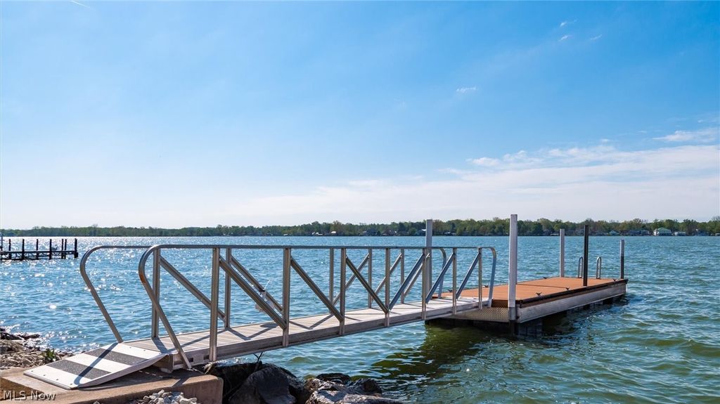 Photo of 39 Rosebraugh Circle, Buckeye Lake, OH 43008 (MLS # 5203164)