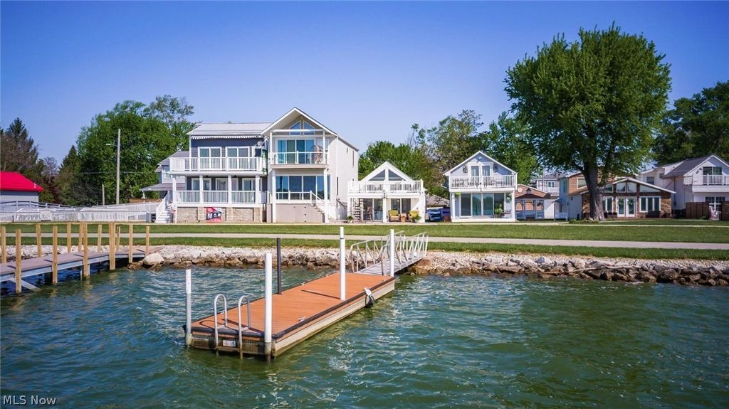 Photo of 39 Rosebraugh Circle, Buckeye Lake, OH 43008 (MLS # 5203164)