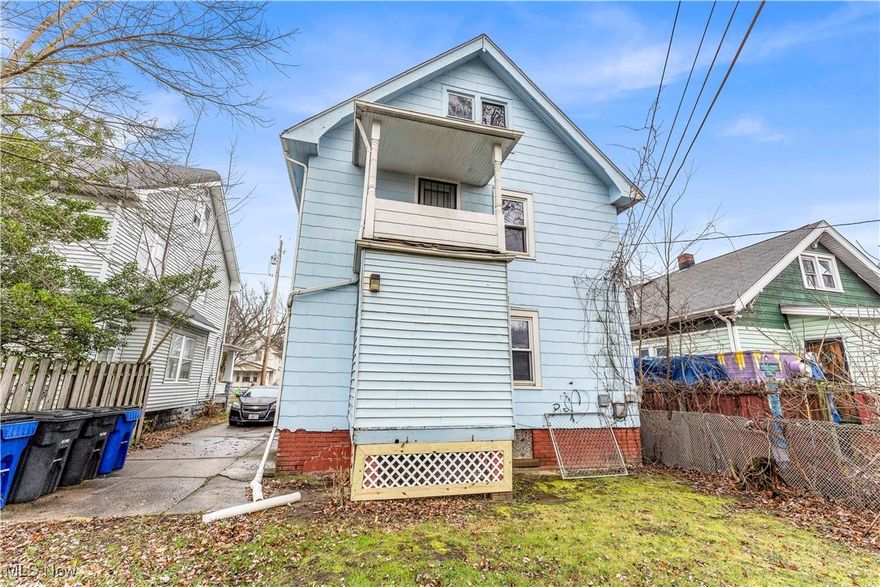 11721 Robertson Ave | UP, Cleveland  - Spacious 2 bed 1 bath multi-family home! //

$ 760 rent / $ 760 deposit //
$49 application fee per adult //
1-2 pets OK in this unit. After application pre-approval, a PetScreening is required for any animals to proceed with one of our properties; a PetScreening affidavit is still required if you have no pets. (Some breed restrictions apply per HUD guidelines). //
NO SMOKING //
1 time $129 non-refundable set up fee paid at lease signing // 

$30/month required resident benefit package; can include personal property/liability insurance for an additional $5/month for $35/month total. //

All applicants are required to fill out a PetScreening application, found on our website/app before being processed. Even if you have NO pets - this app must be filled out. 1-2 pets OK w/ approved PetScreening & PetFee (Some breed restrictions apply). 1 time, non-refundable pet fee of $200-500 per animal applies to all pets & must be paid prior to or when you pay your 1st month rent. (No fee for qualified assistance animals) //

Our application is processed through secure site: Findigs. They require ID & income verification. Without this, your app will not be processed. They offer 24/7 chat support on their app directly if you have any questions //

BEDROOMS: 2 //
BATHROOMS: 1 //
APPLIANCES PROVIDED: N/A  //
UTILITIES / RESIDENT RESPONSIBILITY: Resident pays gas and electric and is responsible for snow removal.

Serious inquiries only.