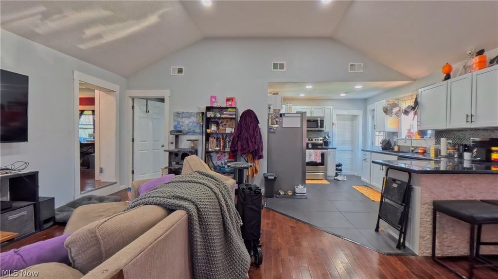 Photo of 819 Fairfield Avenue, Columbiana, OH 44408 (MLS # 5196738)