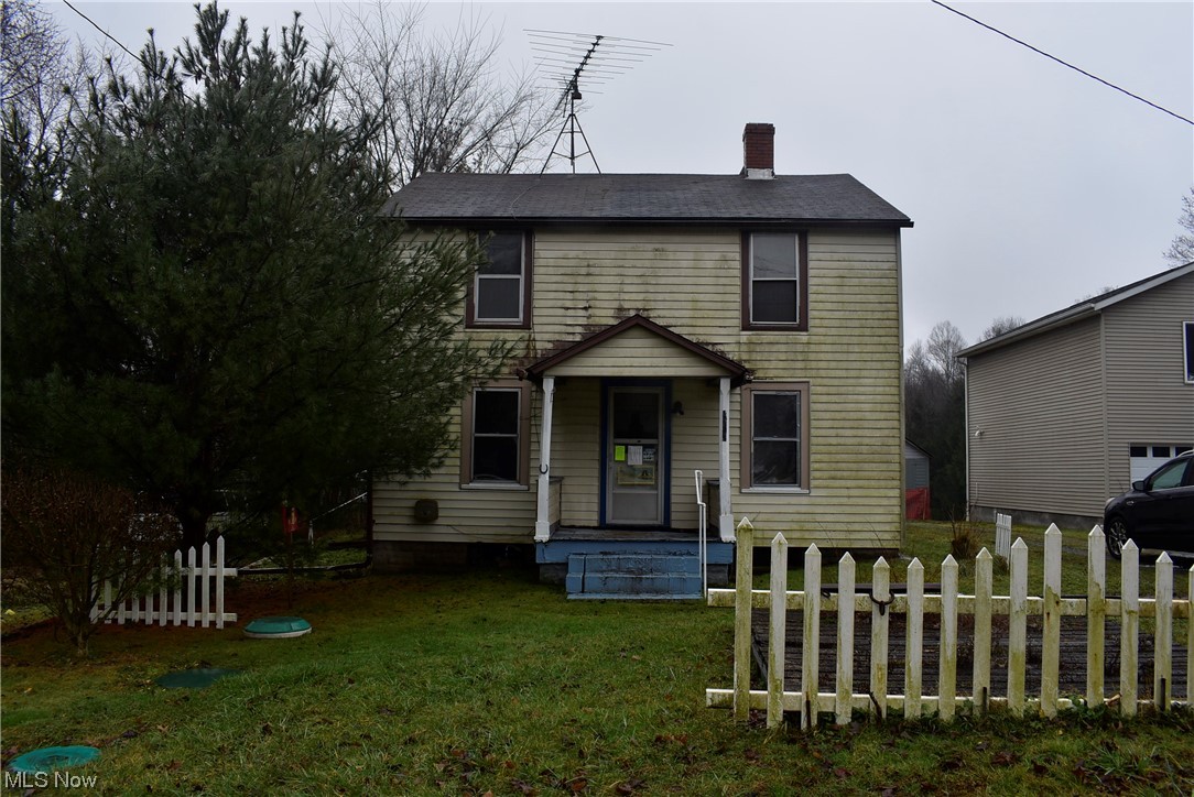 2 Story home with2 bedrooms and 2 full bathrooms. Property sold as is. No guarantees. No warranties. Must be pre-approved or show proof of funds.