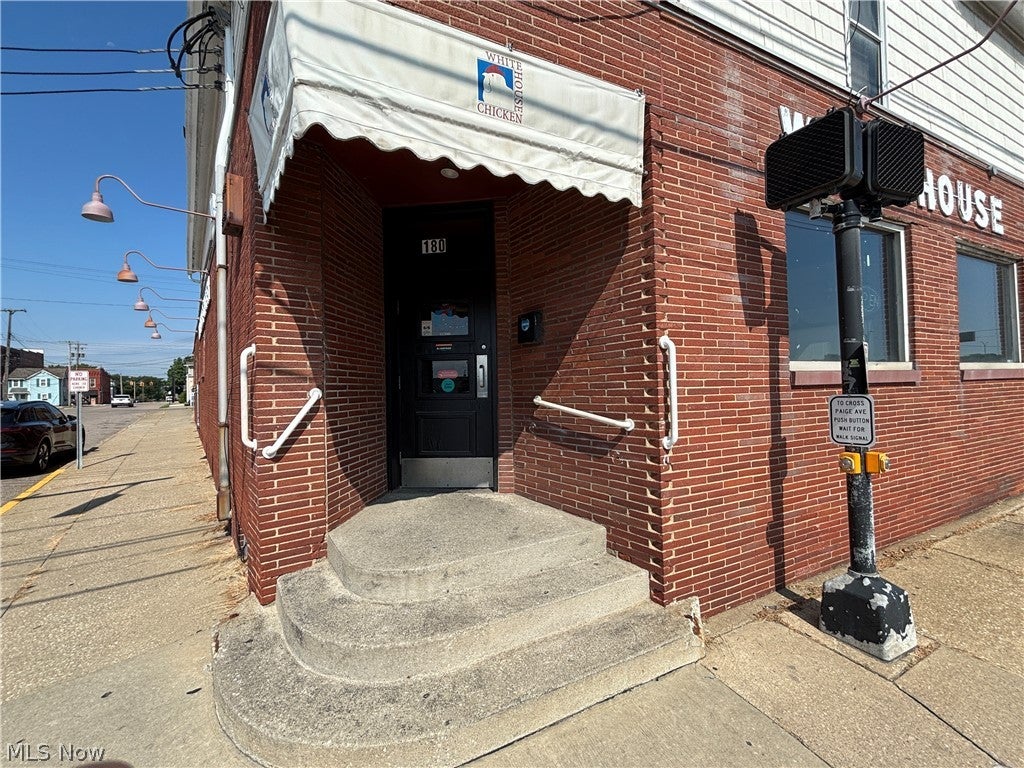 180 Wooster Road N