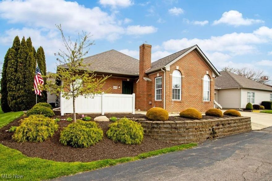 Take a look at this move in ready 2 Br 2 Bath easy living condo. Situated in Wooster's north end close to and convenient to shopping, restaurants and a short drive to beautiful downtown Wooster.  Features vaulted ceilings, fireplace , walk-in shower and 2 car garage. Location is easy to navigate in the front close to the mailboxes and entertainment center. Priced to sell make an appointment  today