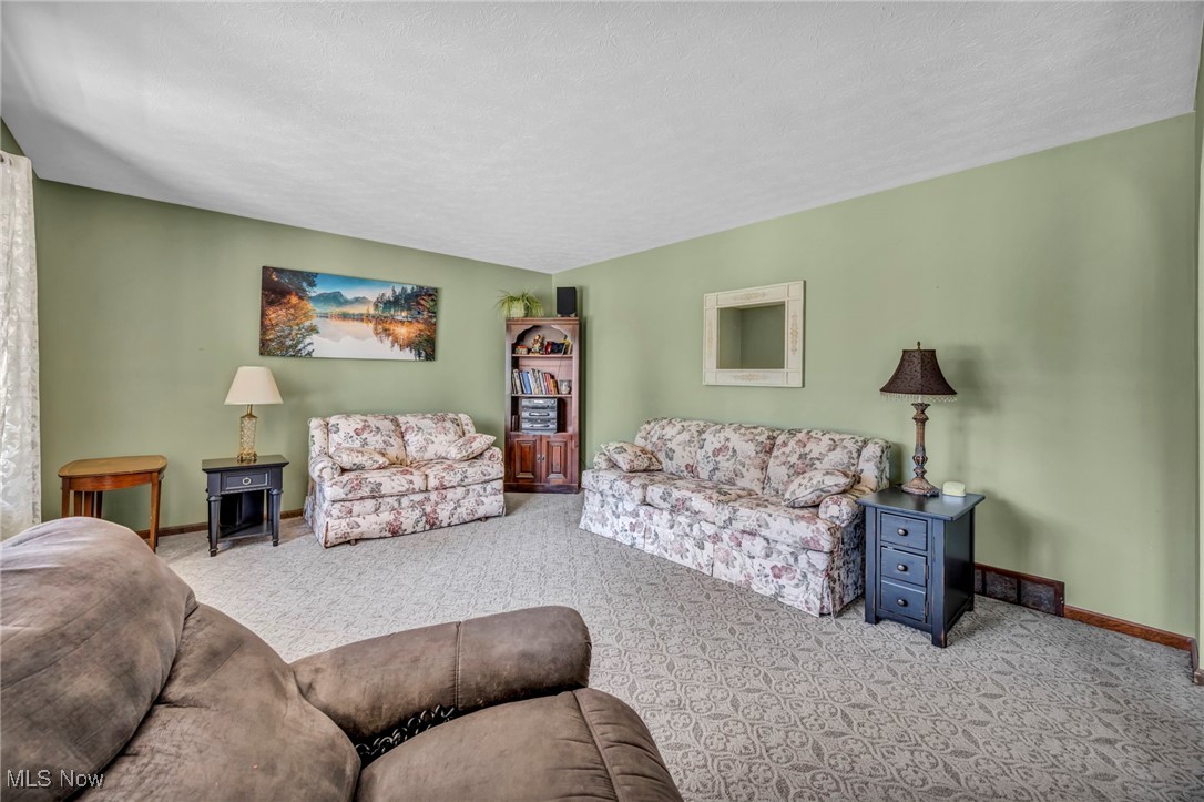 2253 Brook Hollow Oval, Hinckley, Ohio image 6