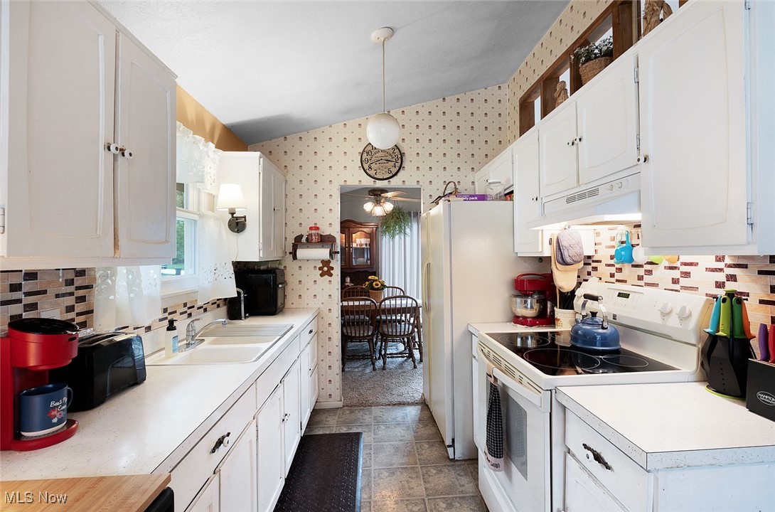 26460 Redwood Drive, Olmsted Falls, Ohio image 17