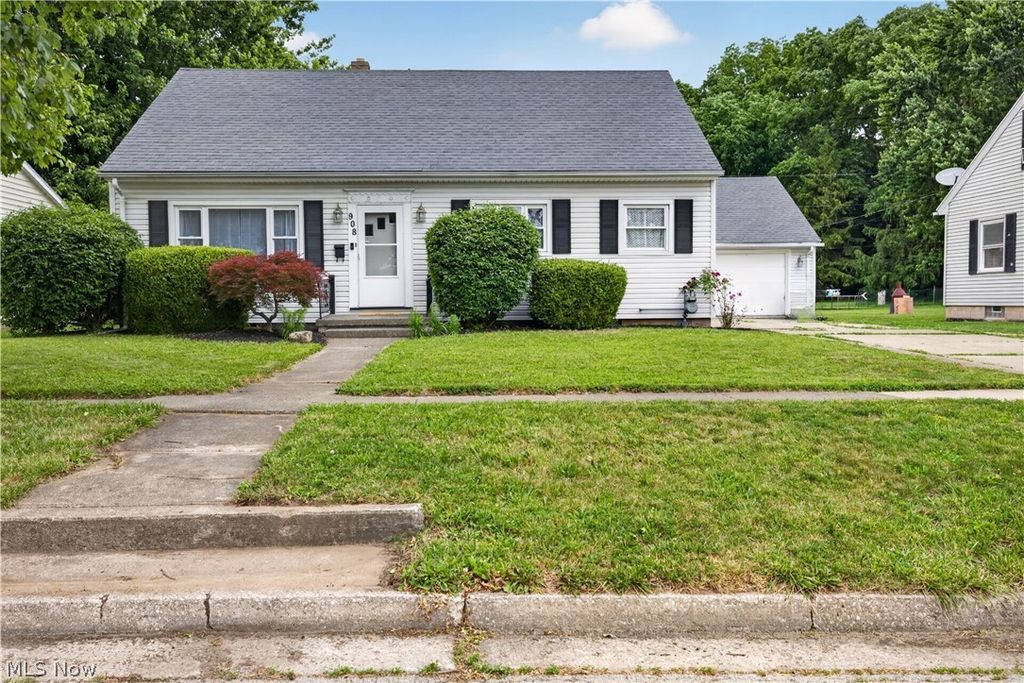Photo of 908 South Street, Fremont, OH 43420 (MLS # 5217675)