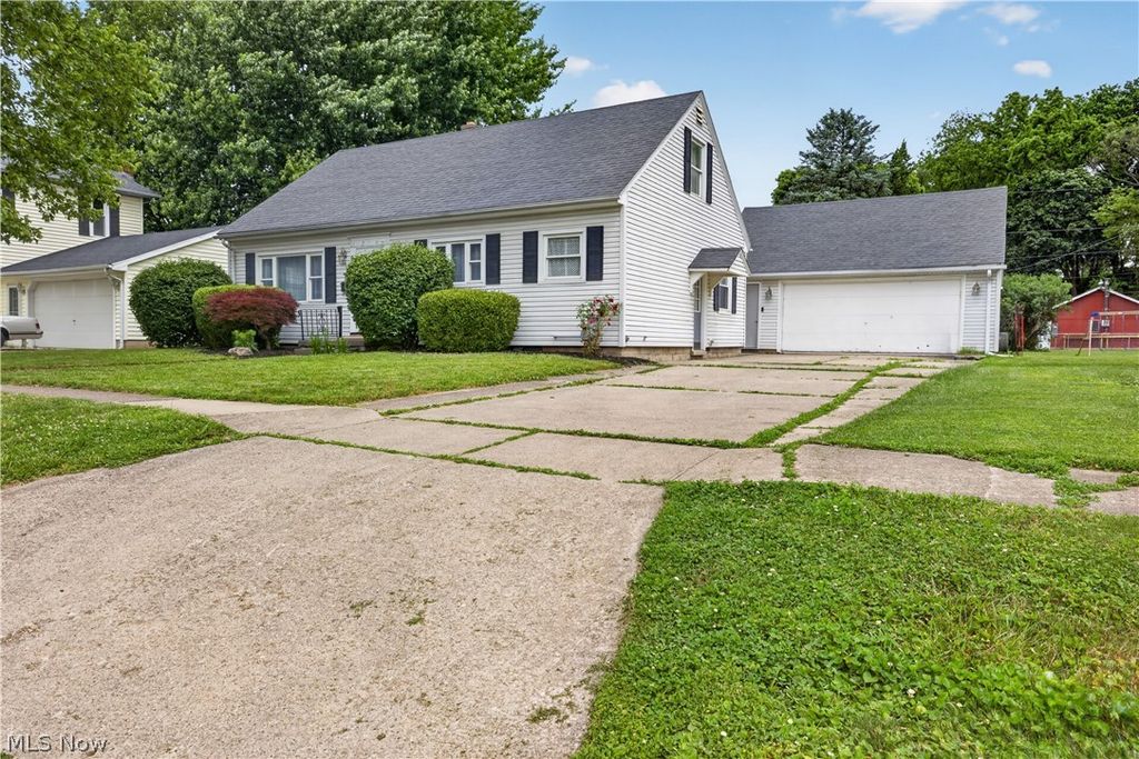 Photo of 908 South Street, Fremont, OH 43420 (MLS # 5217675)