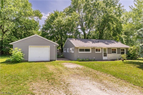 Homes For Sale - 5061 Thursby Road<br/> North Canton, OH 44720