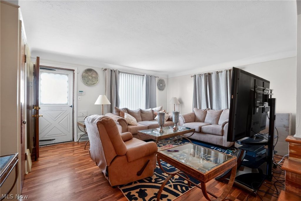 Photo of 276 E 242nd Street, Euclid, OH 44123 (MLS # 5199009)