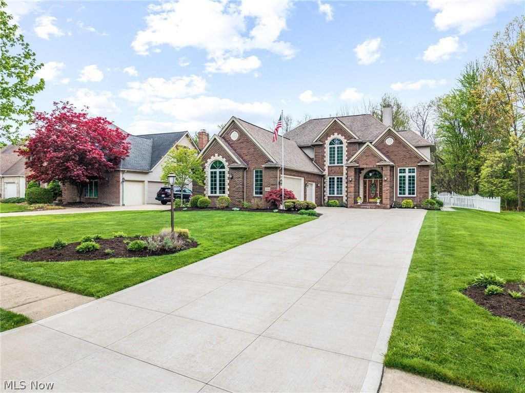 Photo of 19959 Shenandoah Ridge, Strongsville, OH 44149 (MLS # 5205598)
