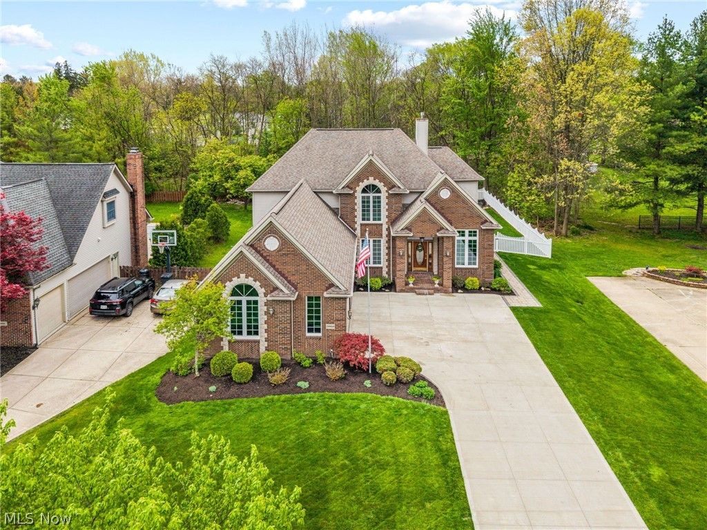 Photo of 19959 Shenandoah Ridge, Strongsville, OH 44149 (MLS # 5205598)