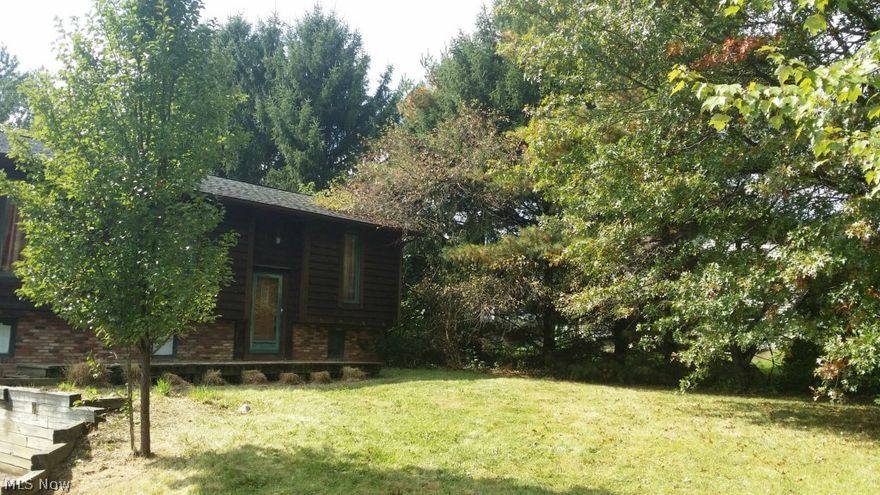 Bi Level Split with 3 Bedrooms and Spacious Master bedroom, 1.5 baths with 2 car attached garage. This property sits on 2.78 acres of land. Needs a little TLC to make it your own.