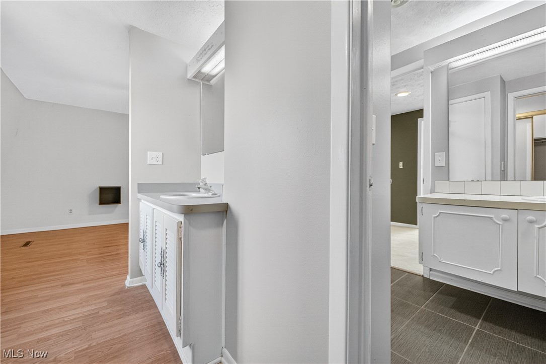 Four Seasons Twnhs - Residential