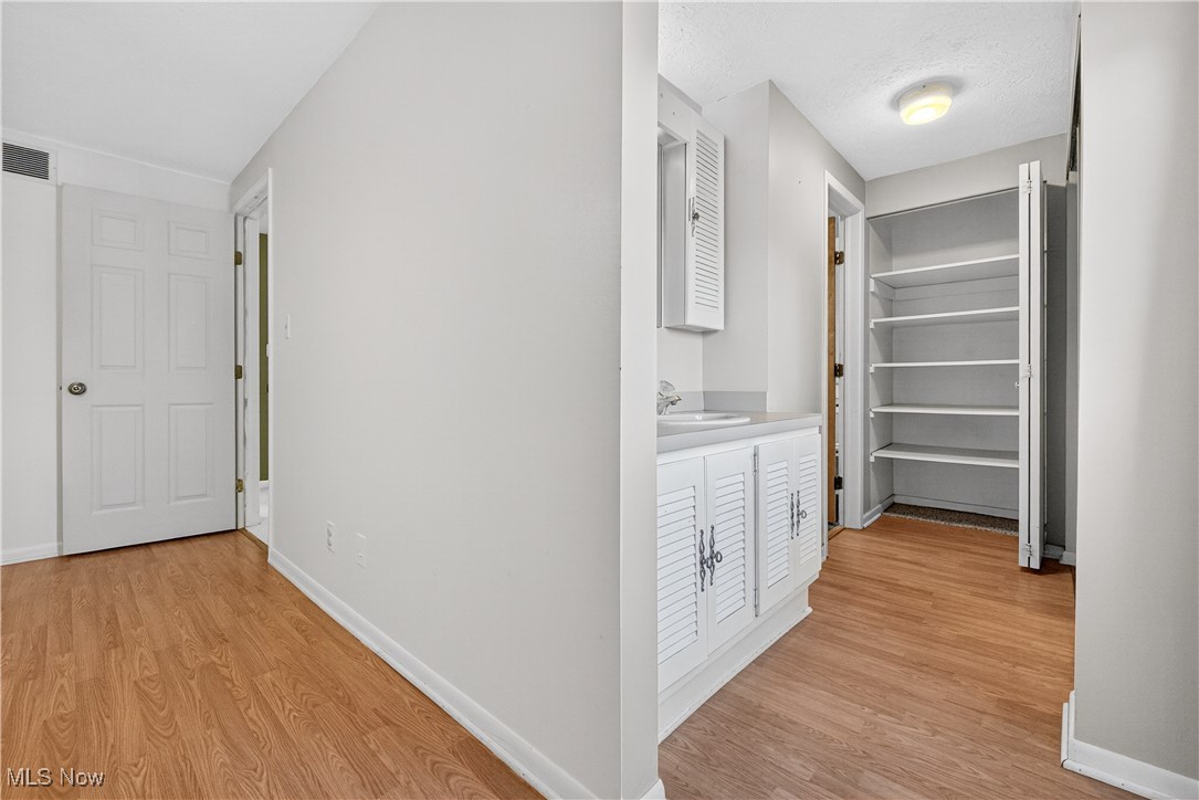 Four Seasons Twnhs - Residential