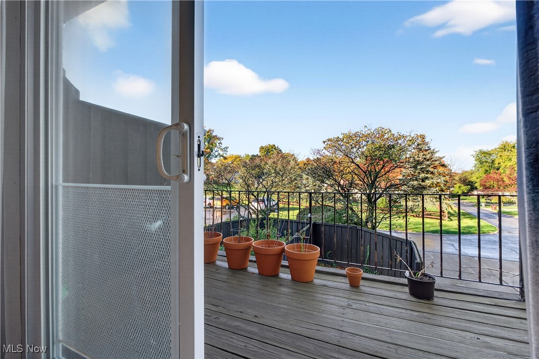 Four Seasons Twnhs - Residential