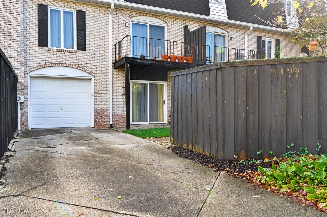 Four Seasons Twnhs - Residential