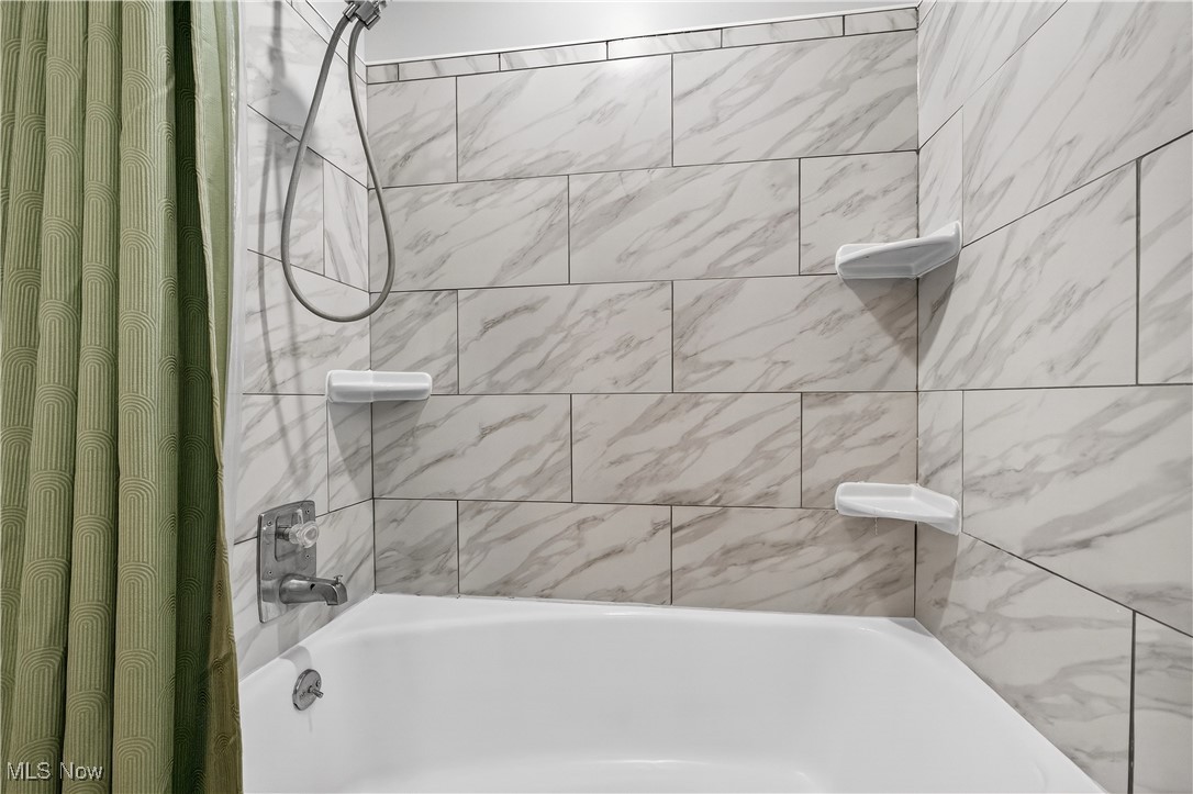 Four Seasons Twnhs - Residential