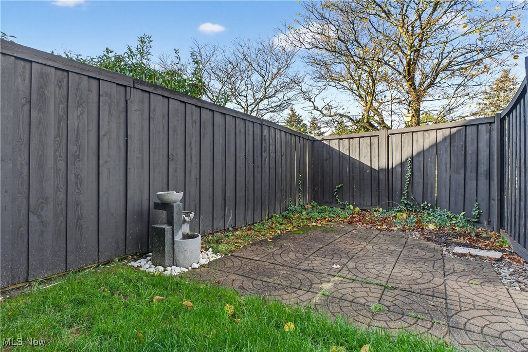 Four Seasons Twnhs - Residential