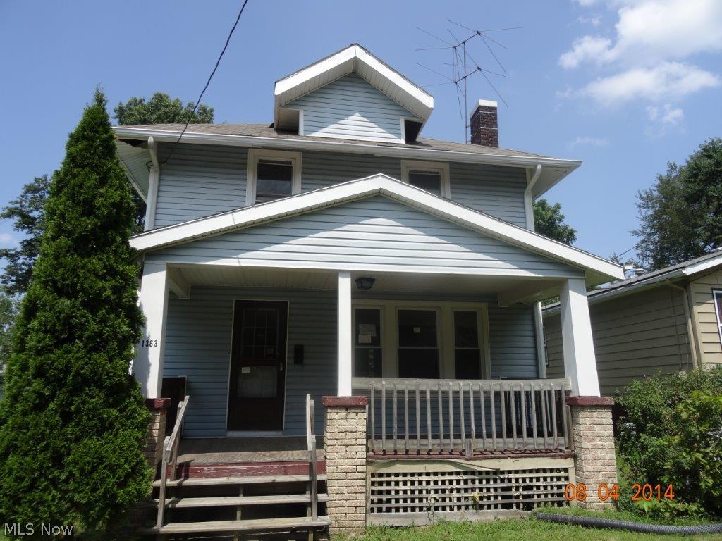 Investor special! Excellent opportunity, 3BR, 1BA, 1 garage colonial.