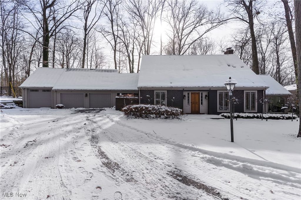 Photo of 8562 Kimblewick Lane NE, Warren, OH 44484 (MLS # 5177675)