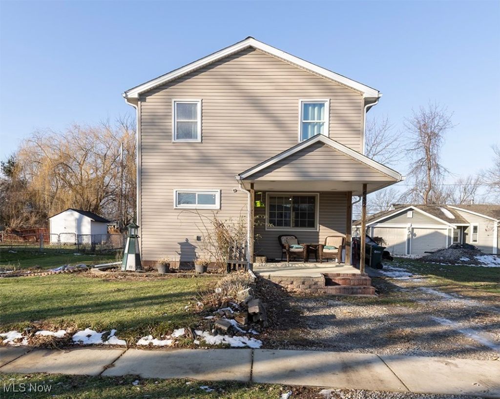 Photo of 652 Alameda Avenue, Sheffield Lake, OH 44054 (MLS # 5177968)