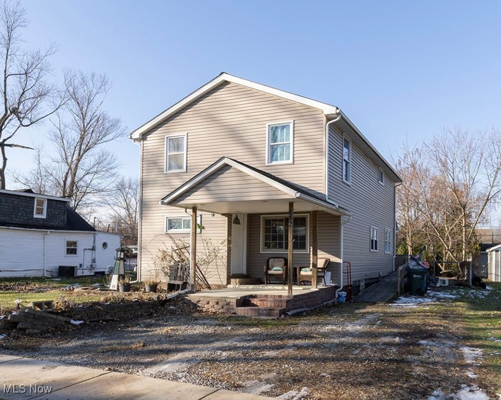 Photo of 652 Alameda Avenue, Sheffield Lake, OH 44054 (MLS # 5177968)