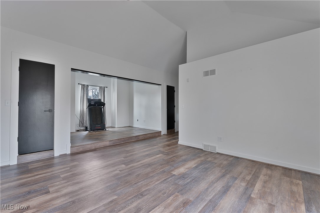 5755 Logan Arms Drive, Girard, Ohio image 31